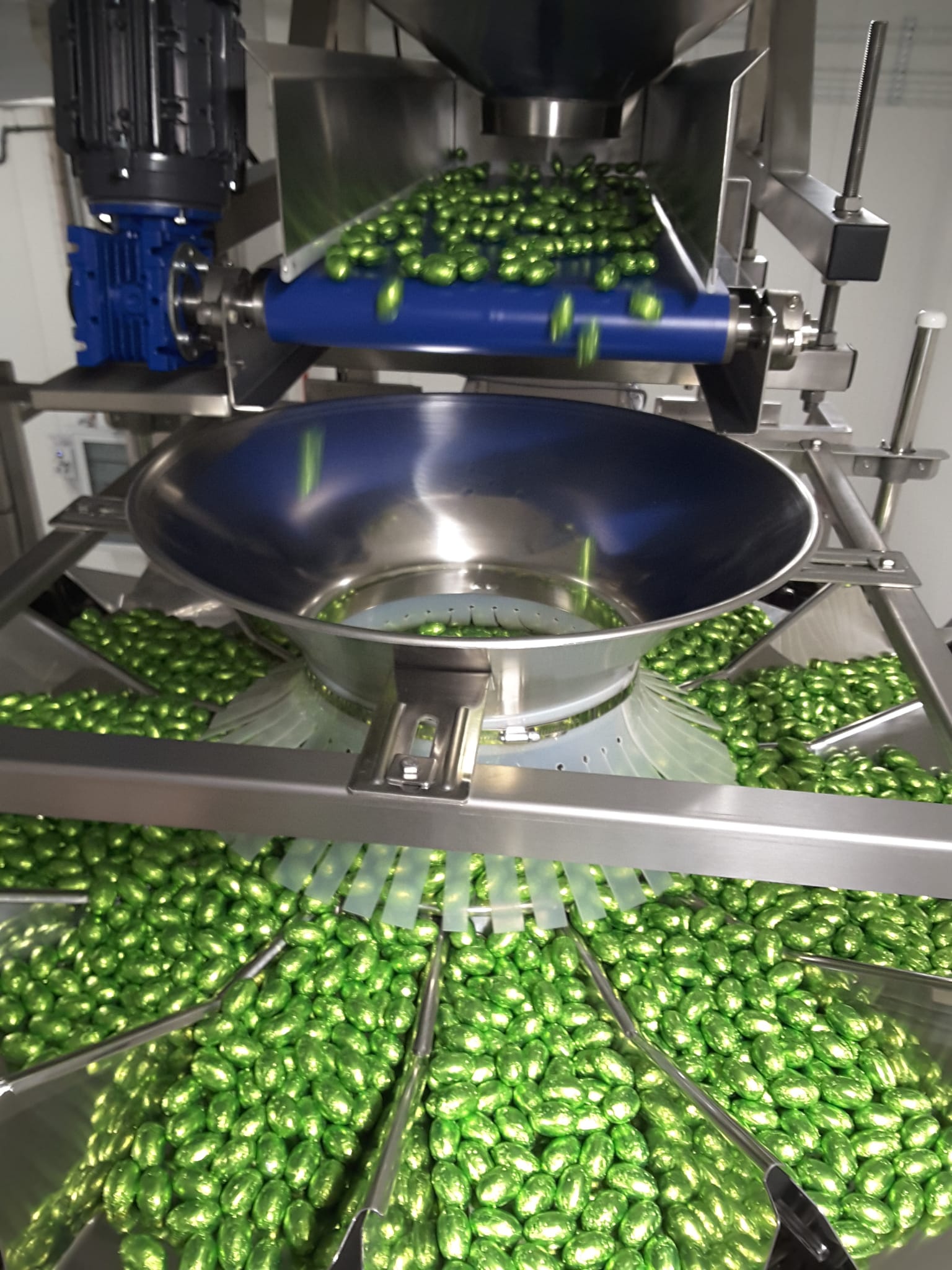 Chocolate Wrapped Eggs multihead weigher