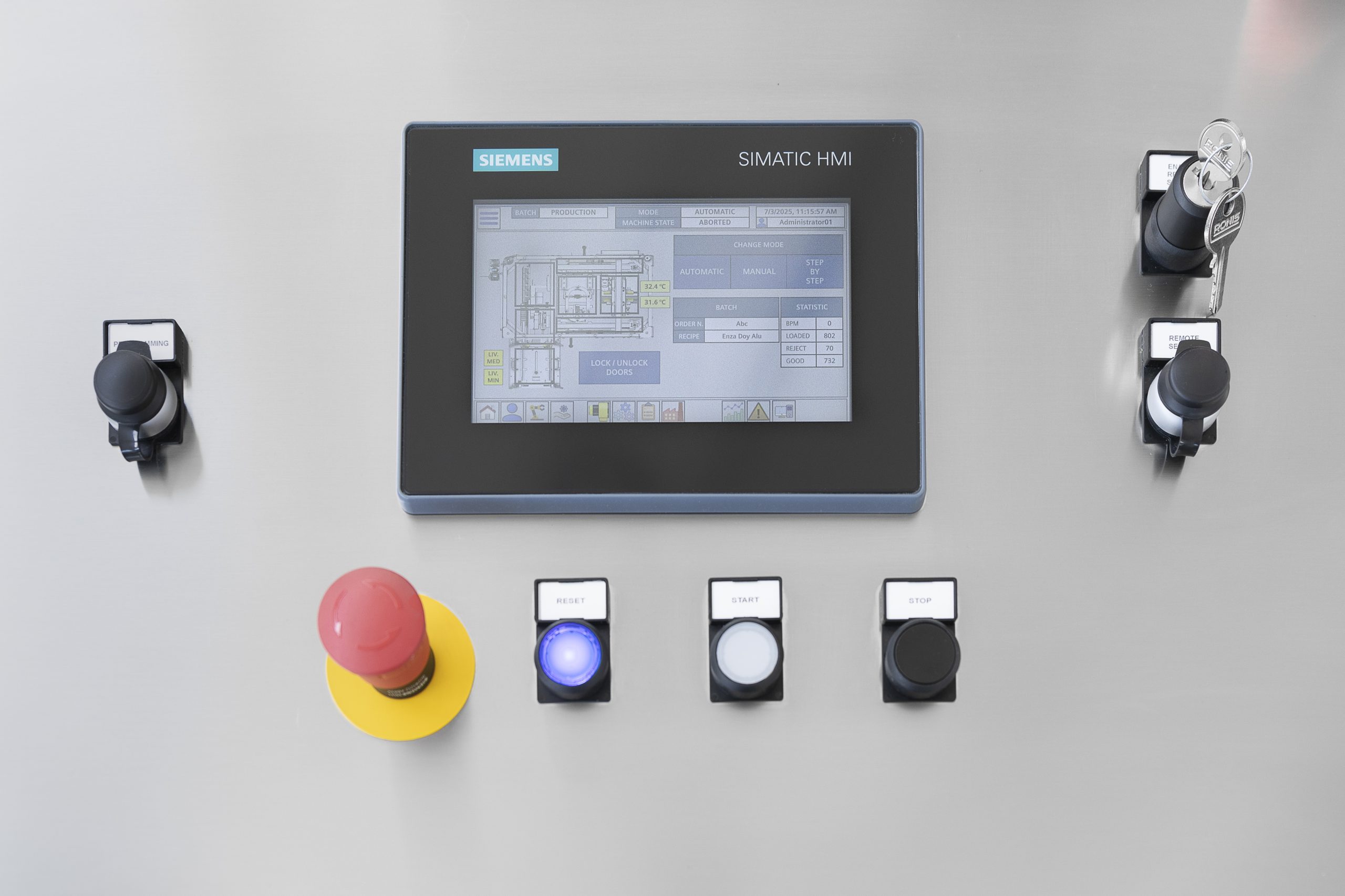 Siemens HMI controls screen used to monitor packaging machinery performance and operating modes